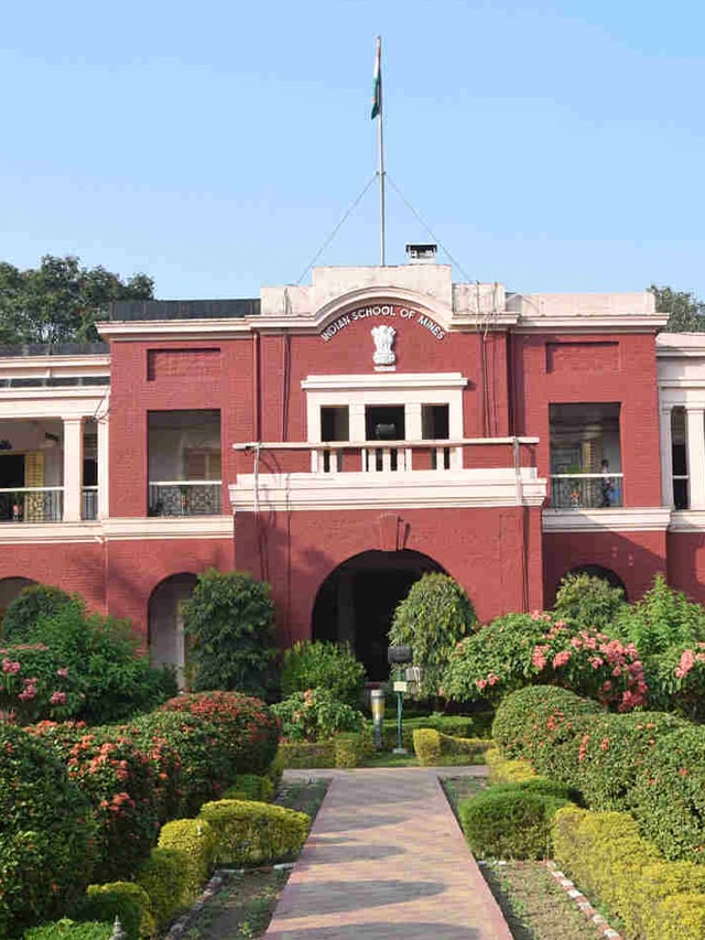 front view of IIT ISM dhanbad; concept of IIT Dhanbad summer internship 2024