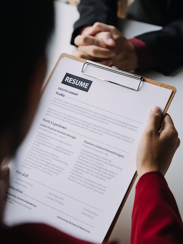 8 Resume Writing Hacks for Freshers [2025]